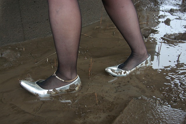 Wet &amp; Messy Shoes Image Collection 074